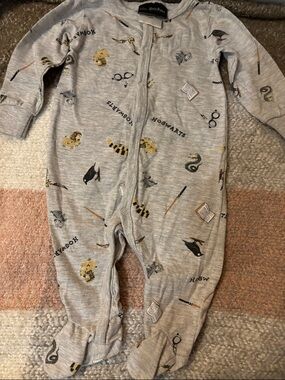 Warner Bros. Light Gray Hogwarts Print Footed One-Piece